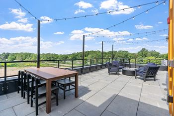 Cocktail lounge & roof deck